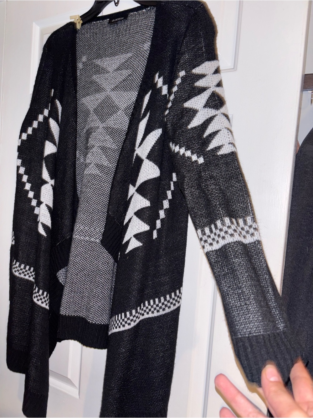 Black & White Geometric Open-Front Cardigan Sweater - Picture 2 of 6